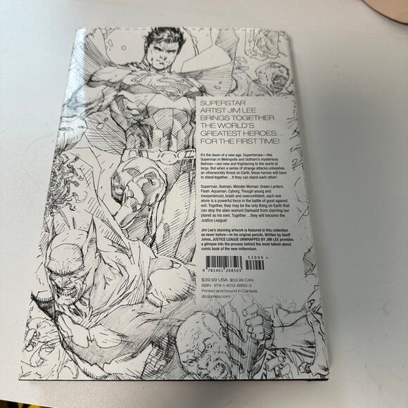 DC Justice League Unwrapped by Jim Lee Like New Hardcover Comic - Picture 2 of 7